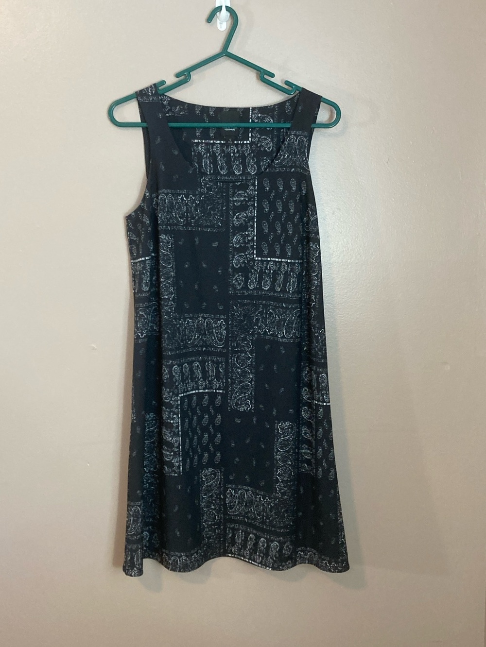 Simply Vera Wang sheath dress—size 6